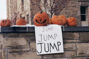 Pumpkins urge the impaled pumpkin to jump